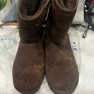 Brown classic Uggs